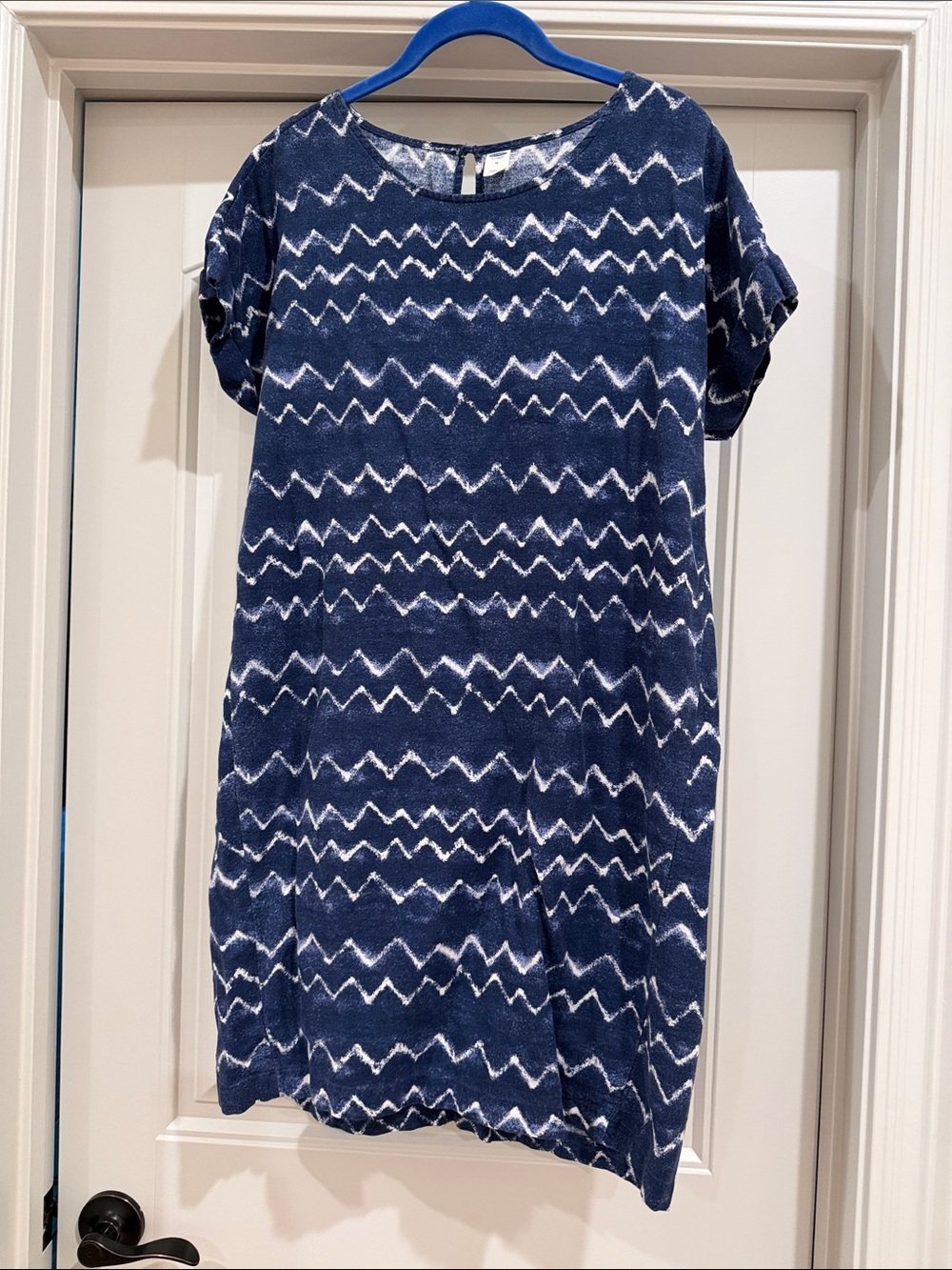 Old Navy Navy & White Zigzag Short Sleeve Shift Dress